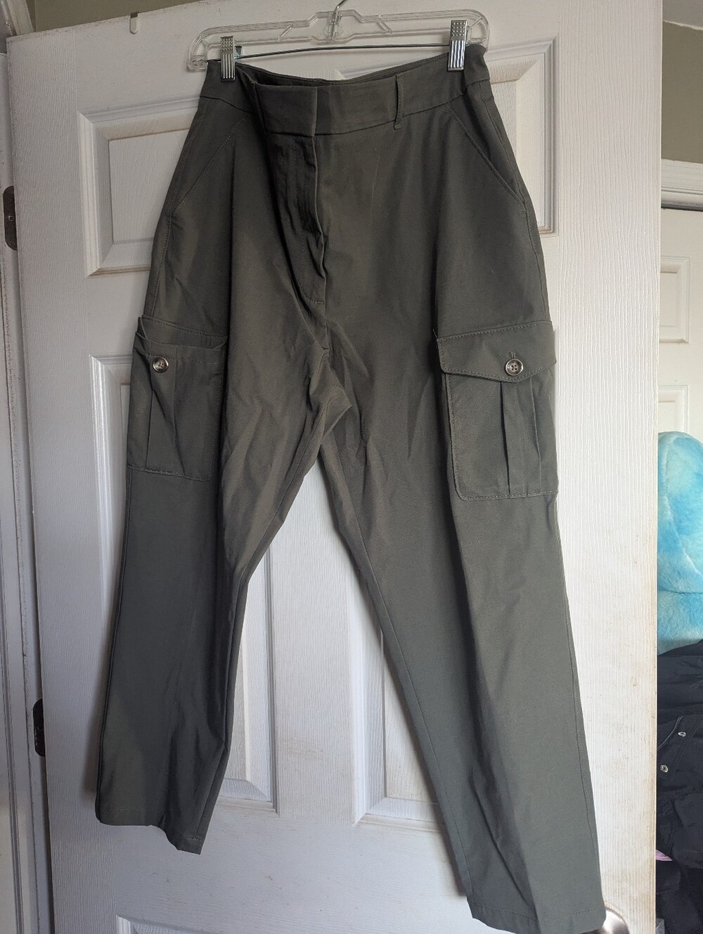 WHBM Womei Olive Green Cropped Cargo Pants - Classic Utility Style